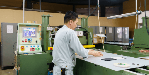 打ち抜き（プレス）